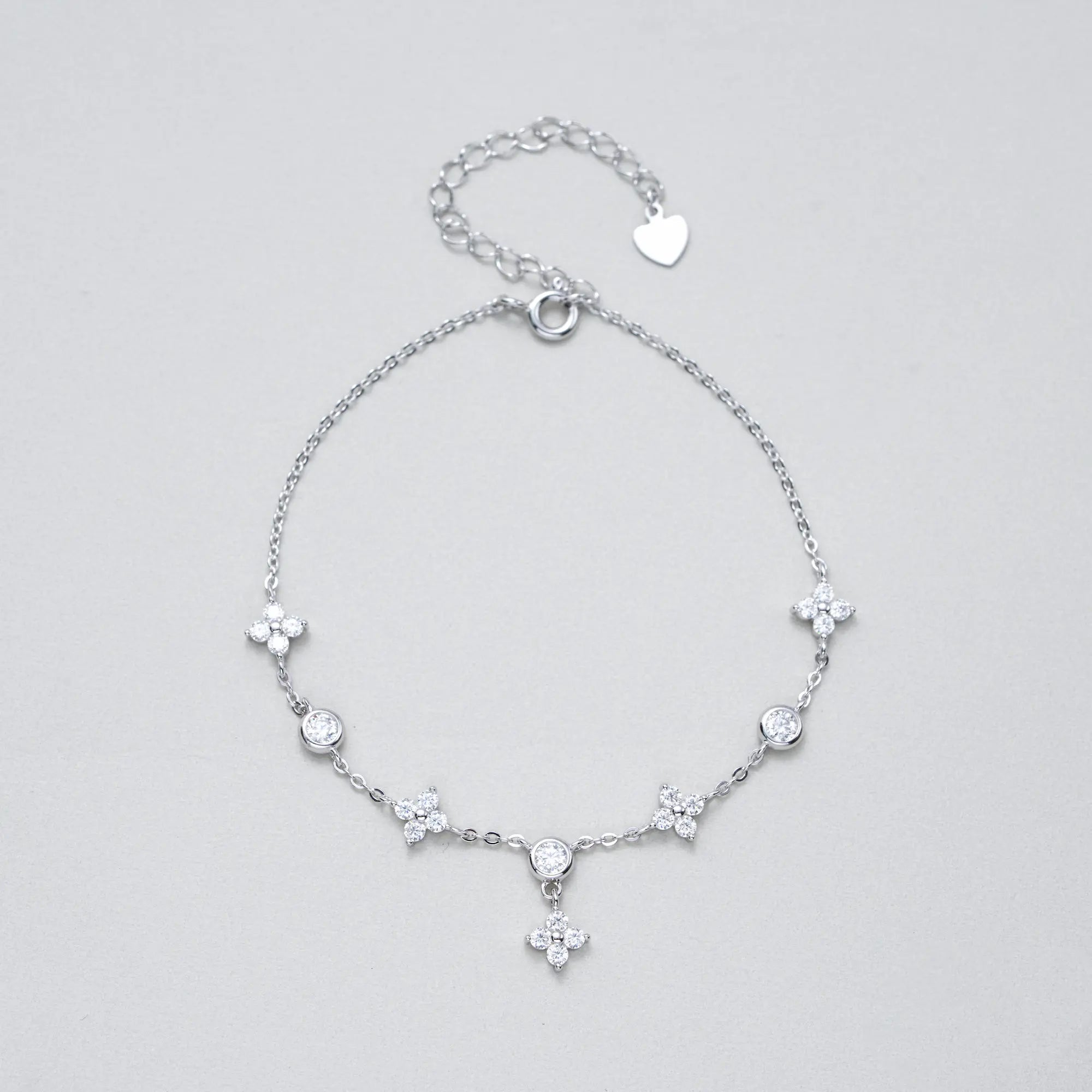 Lucky Clover Bracelet with Moissanite